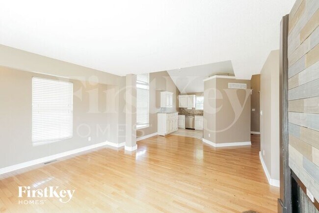 Building Photo - 613 Valley View