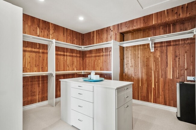 Building Photo - 1514 E Oceanfront