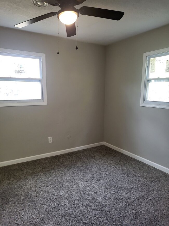 Building Photo - Newly renovated 4 bedroom house in North V...