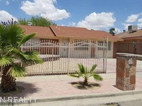 Building Photo - 11753 Prado Del Sol Dr