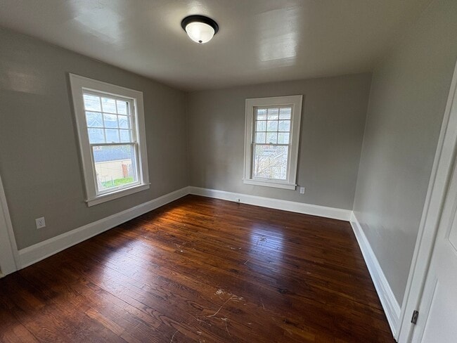 Building Photo - Spacious 3 Bedroom Home on Sylvania for Rent