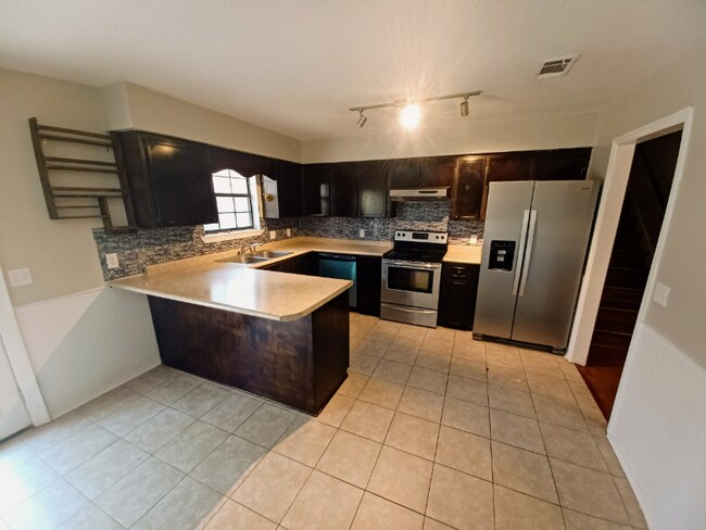 Building Photo - 206 Brittney Ln