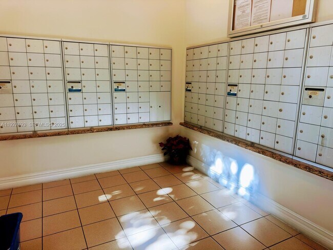 Building Photo - 1919 Van Buren St