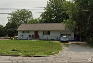 Building Photo - 4 Bedroom, 2 Bathroom Walking Distance to ...