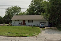 Building Photo - 4 Bedroom, 2 Bathroom Walking Distance to ...