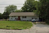 Building Photo - 4 Bedroom, 2 Bathroom Walking Distance to ...
