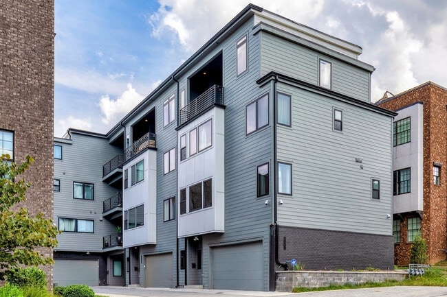 Building Photo - 1011 12th Ave S