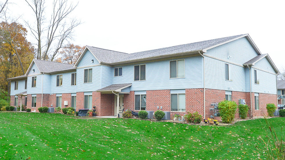 Building Photo - Golden Oak Village