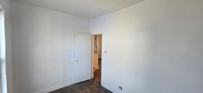 Building Photo - 2046 W 69th Pl