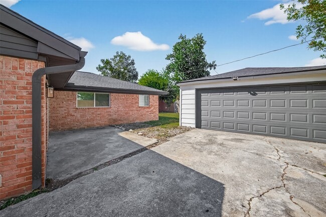 Building Photo - 11742 N Little John Cir