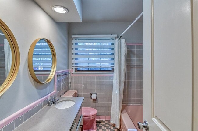 Building Photo - 1221 Cruce St