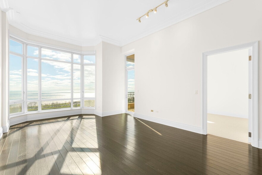 Building Photo - 2550 N Lakeview Ave