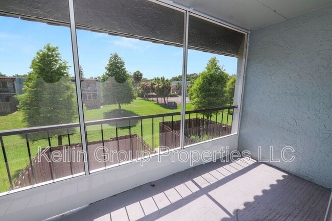 Building Photo - 2862 Somerset Park Dr