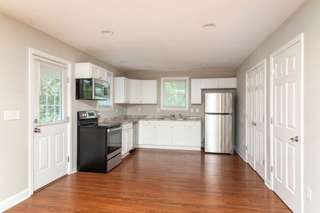 Building Photo - 314 Gower St