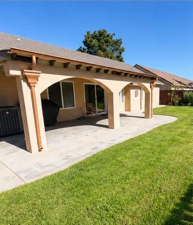 Building Photo - Coming soon! Beautiful single story home in Los banos