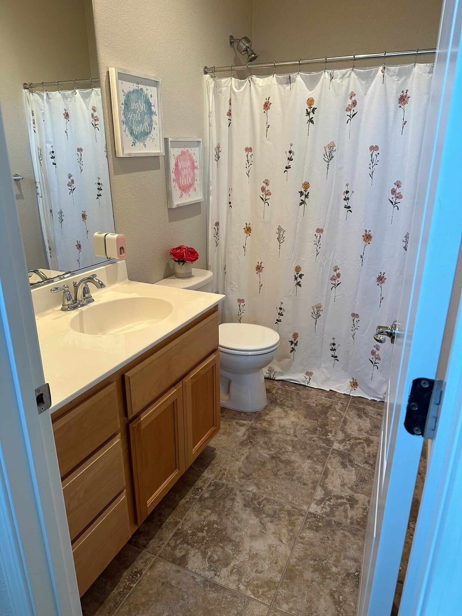 Guest Bath - 814 Bogdanich Pky