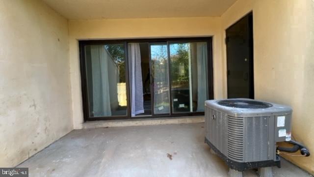 Building Photo - 10133 Prince Pl