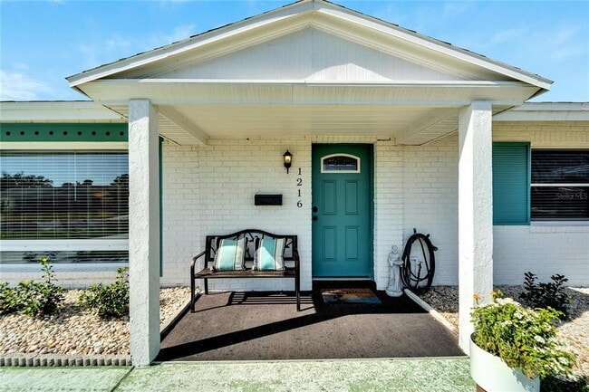 Building Photo - 1216 Hacienda Dr