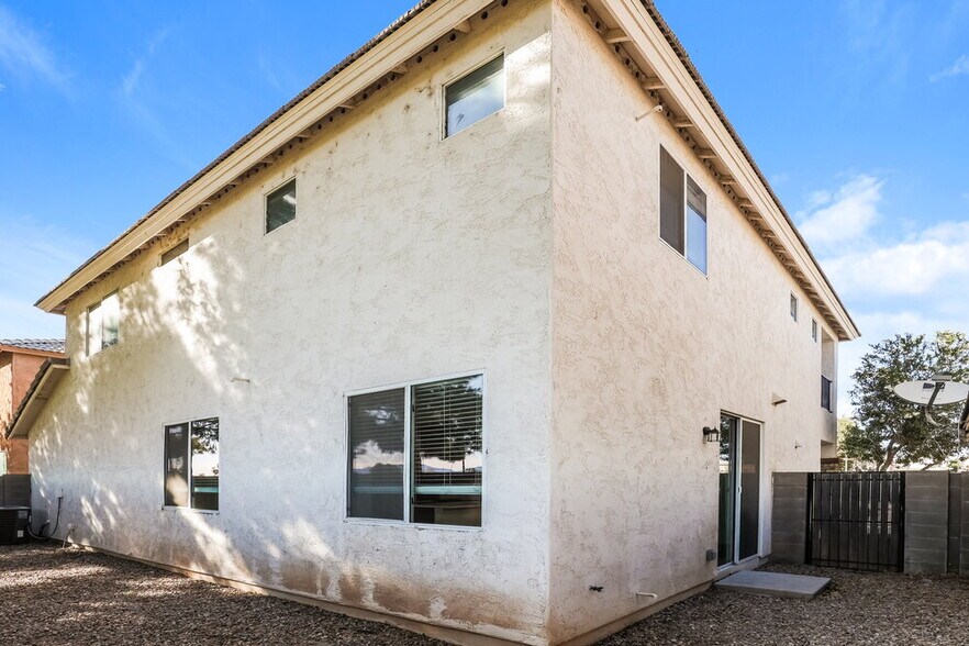 Building Photo - 5211 Burton Dr