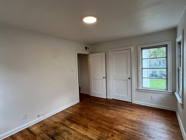 Building Photo - 3 Bedroom 1 Bath House