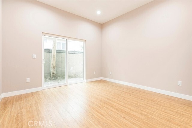 Building Photo - 741 E Doran St