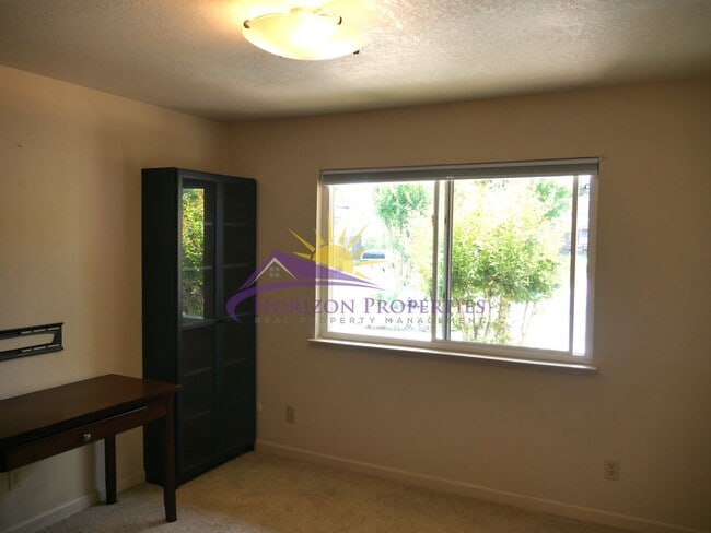 Building Photo - 3 Bed 2.5 Bath 1,766 sqft Fair Oaks Home