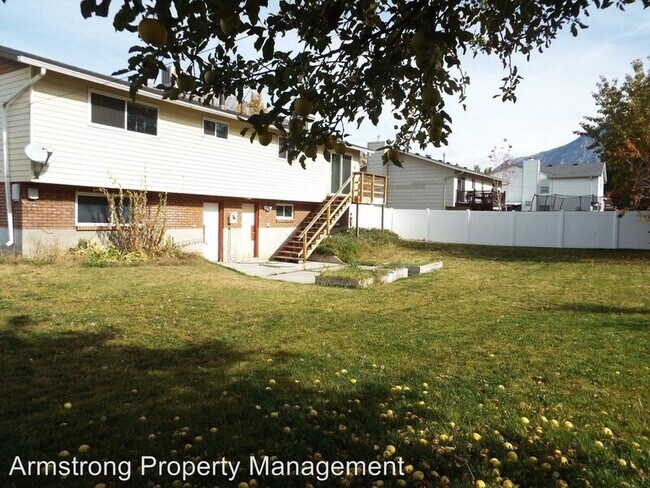 Building Photo - 262 1165 N