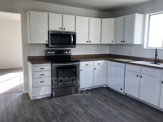 Building Photo - 4936 S La Brea St