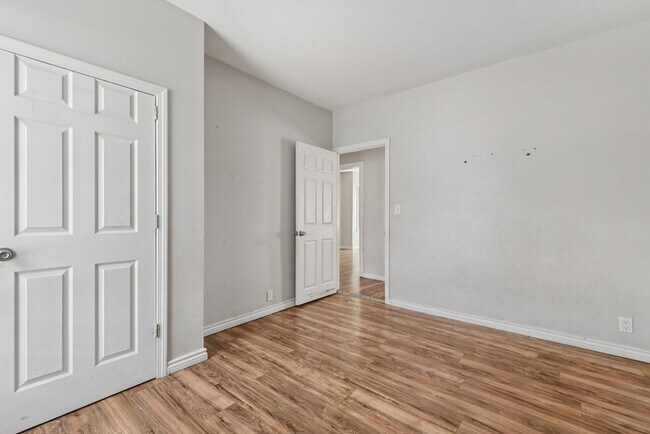 Building Photo - 344 Jencks St