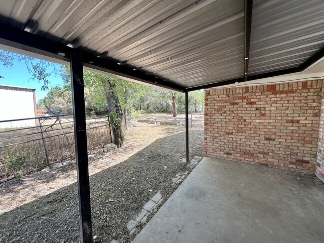 Building Photo - Valley Mills - Quiet Street 3/1 with detached 2 car garage