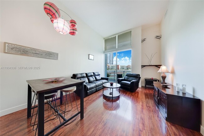 Building Photo - 1900 N Bayshore Dr