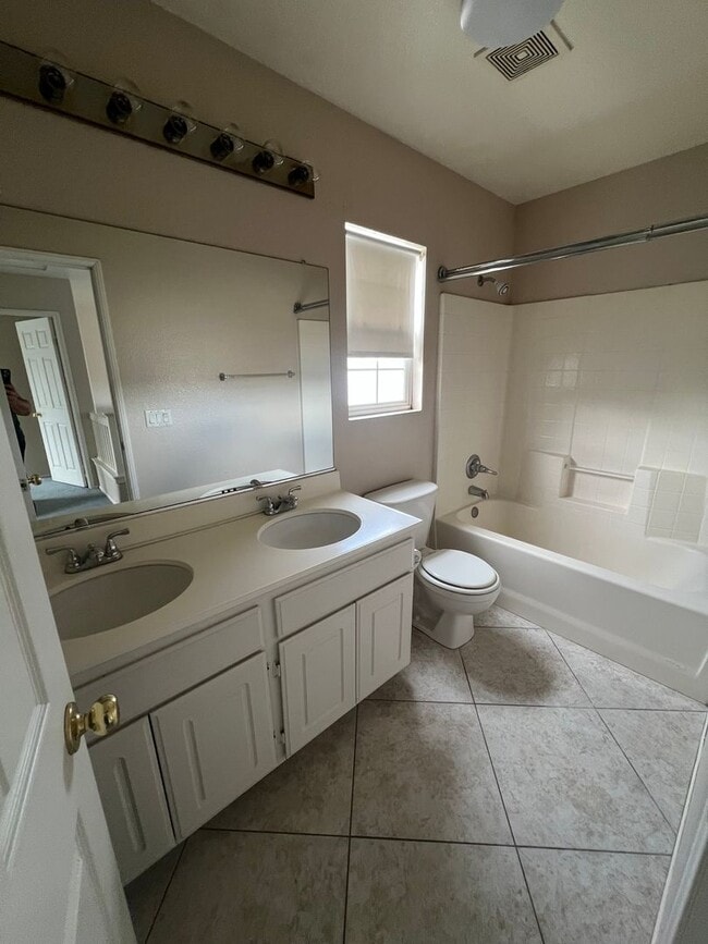 Building Photo - Spacious 3-Bedroom Home with Loft, 3-Car Garage & Large Backyard in Desirable South Loma Linda