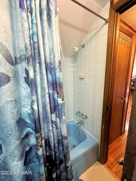 Building Photo - 402 Canoe Brook Dr