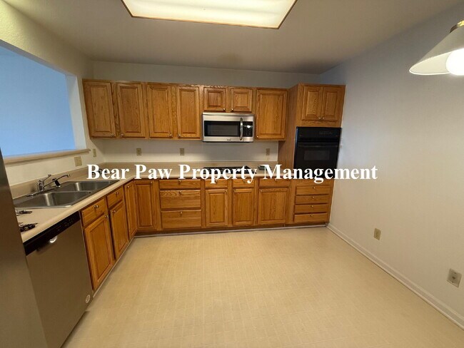 Building Photo - Beautiful Condo for Senior Living in North Evergreen!!