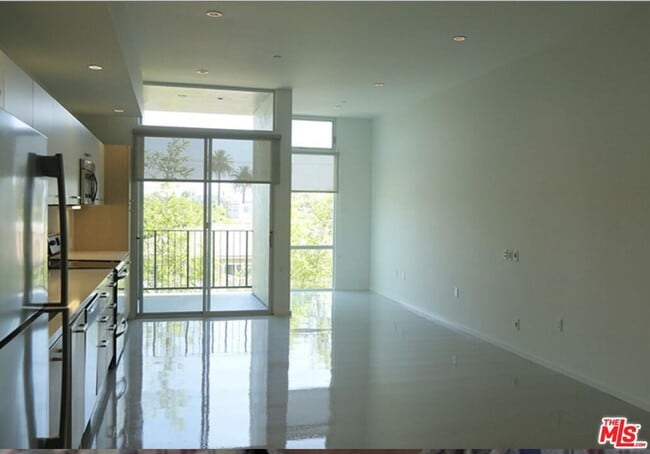 Building Photo - 1107 Venice Blvd.