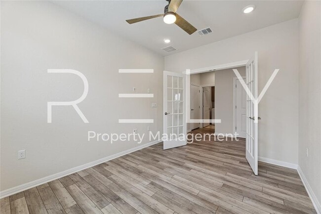 Building Photo - 603 Double Lp St