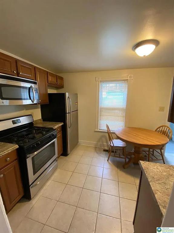 Building Photo - 528 Selfridge St