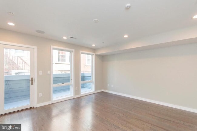 Building Photo - 1703 Bainbridge St