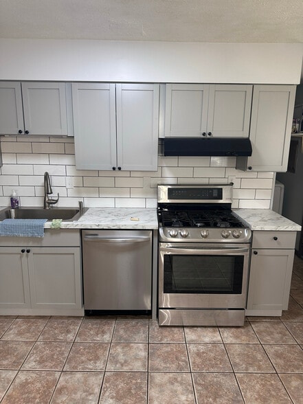 Building Photo - 388 Gamewood Dr