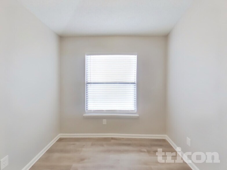 Building Photo - 12303 Sondra Cove Trail N