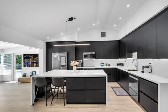 Building Photo - 12700 SW 80th Ave