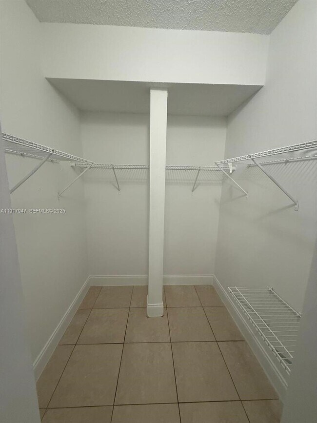 Building Photo - 4304 NW 9th Ave