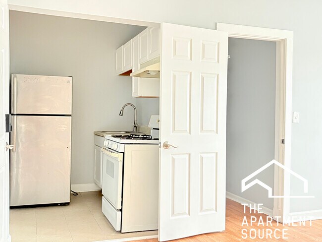 Building Photo - 6226 S Western Ave