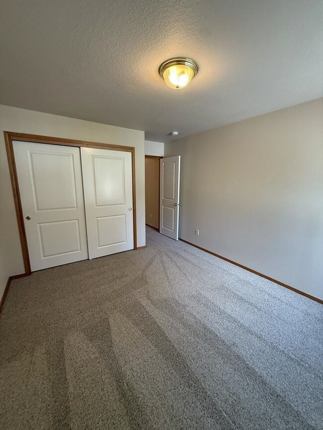 Building Photo - 2117 NE 81st Ave