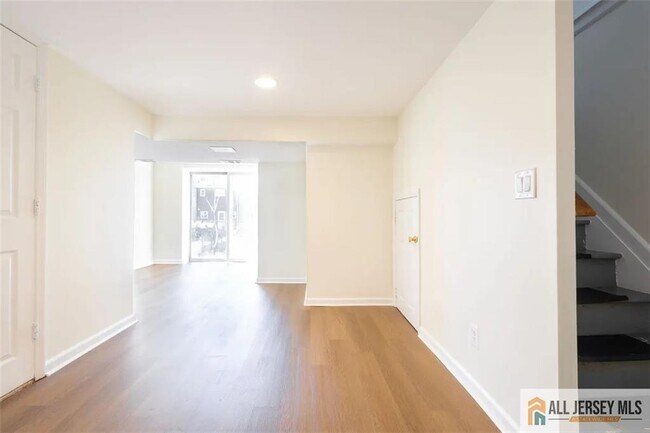 Building Photo - 234 Inza St