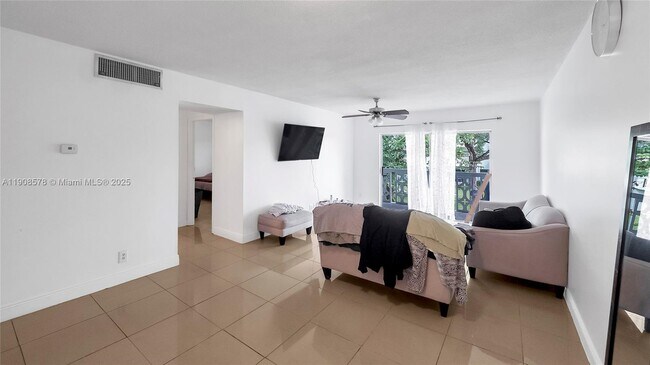 Building Photo - 4200 NW 3rd Ct