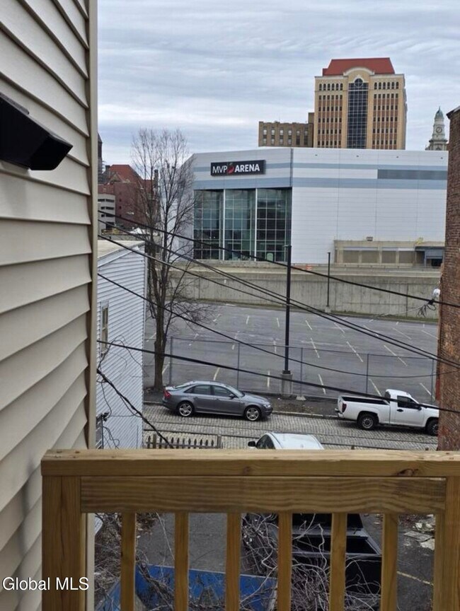 Building Photo - 31 Van Zandt St