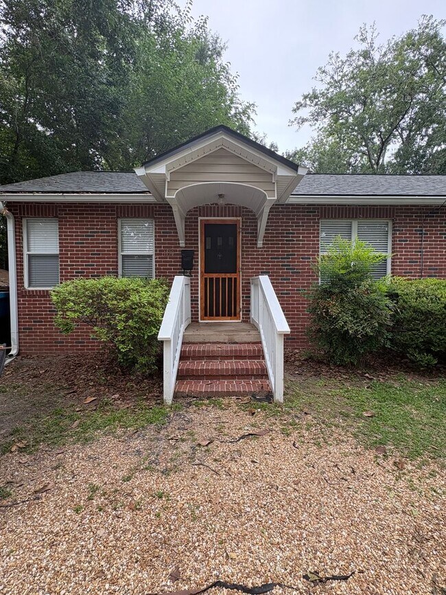 Building Photo - DUPLEX NEAR LEON/TMH