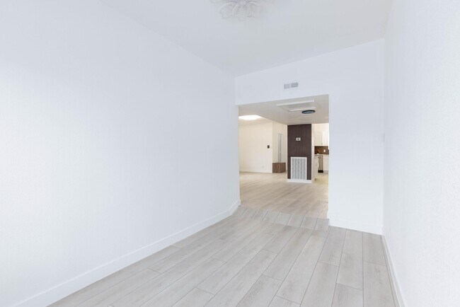 Building Photo - 3008 Lawndale St