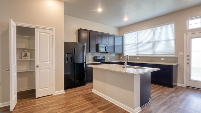 Building Photo - 2220 John Ross Ct